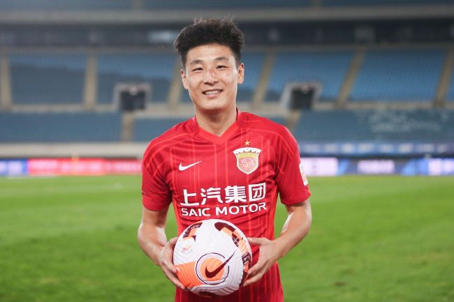 克里斯坦特在2018年加盟罗马，今夏他已经和罗马续约至2027年。